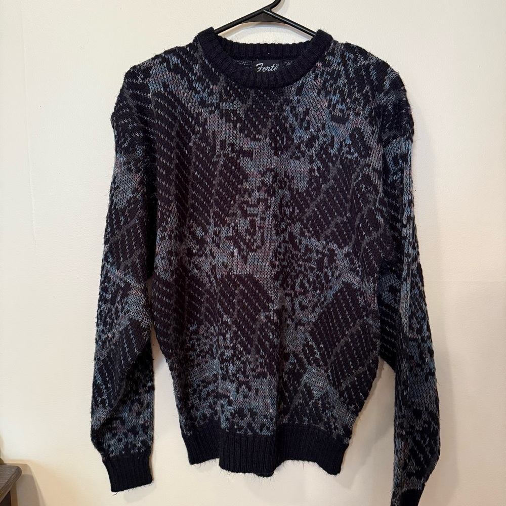 Forte Blue Crewneck Sweater with Geometric Pattern